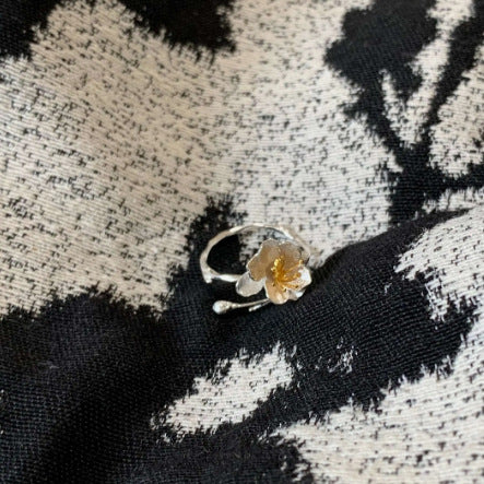 Damenring mit floralem Design und funkelndem Zirkonia Shop Nory
