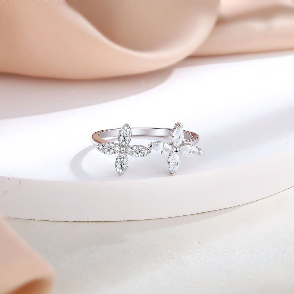Damen Ring mit floralem Design und funkelnden Zirkonia-Elementen Shop Nory