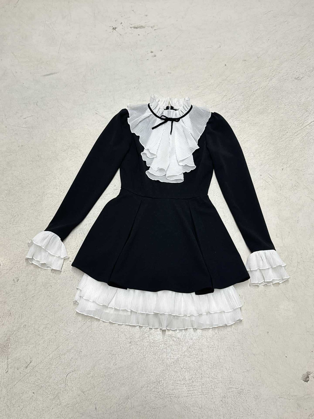 Damen nan viktorianisches Rüschenkleid mit Stehkragen, gerafftem Volant und mehrlagigem Plissee-Unterrock Shop Nory