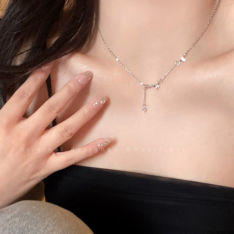 Damen Halskette mit zarten Anhängern und funkelnden Kristall-Details Shop Nory