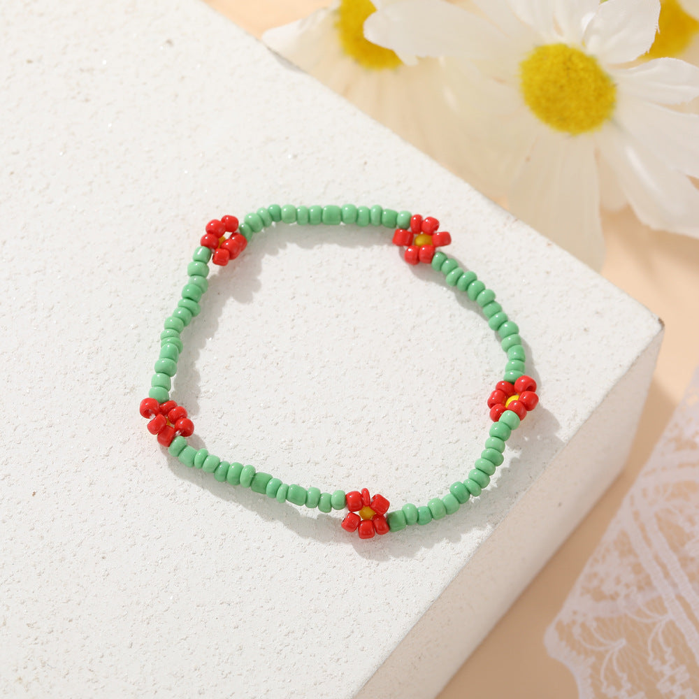 Damen modisches und verspieltes Perlenarmband mit floralem Akzent Shop Nory