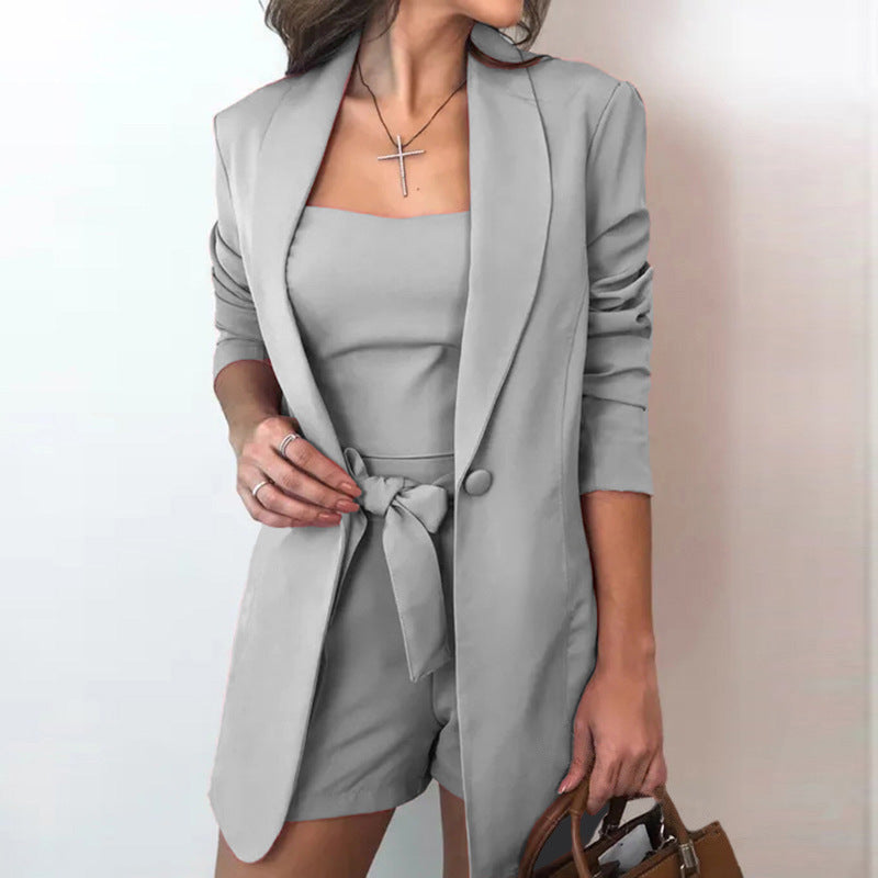 Damen Dreiteiliges Blazer-Set mit Longblazer, Crop-Top und Paperbag-Shorts Shop Nory