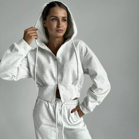 Damen gekürzte Zip-Kapuzenjacke mit formender Taillennaht und relaxed High-Waist Loungehose Shop Nory