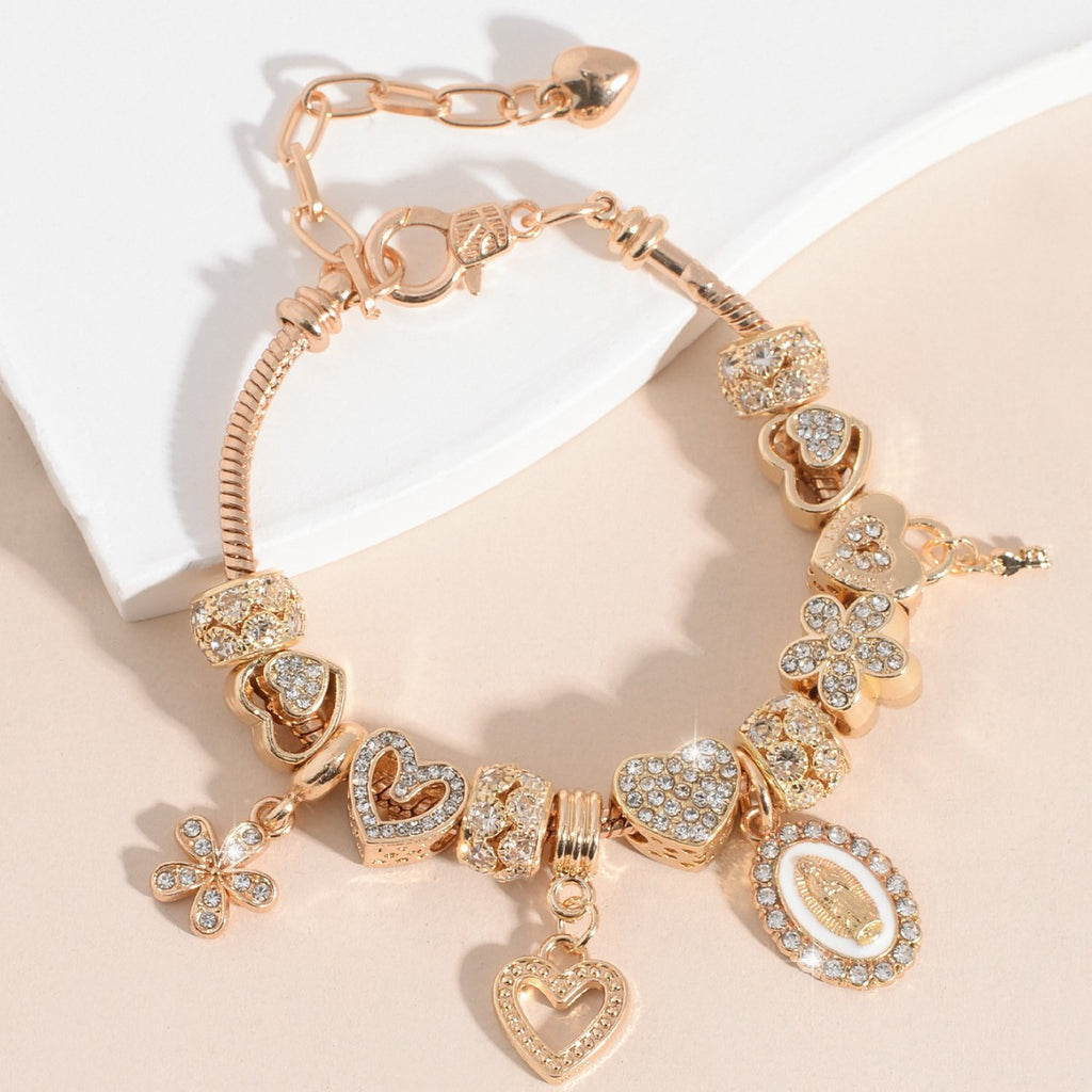 Verstellbares Charm-Armband mit Herz-, Blumen- und Medaillon-Anhängern