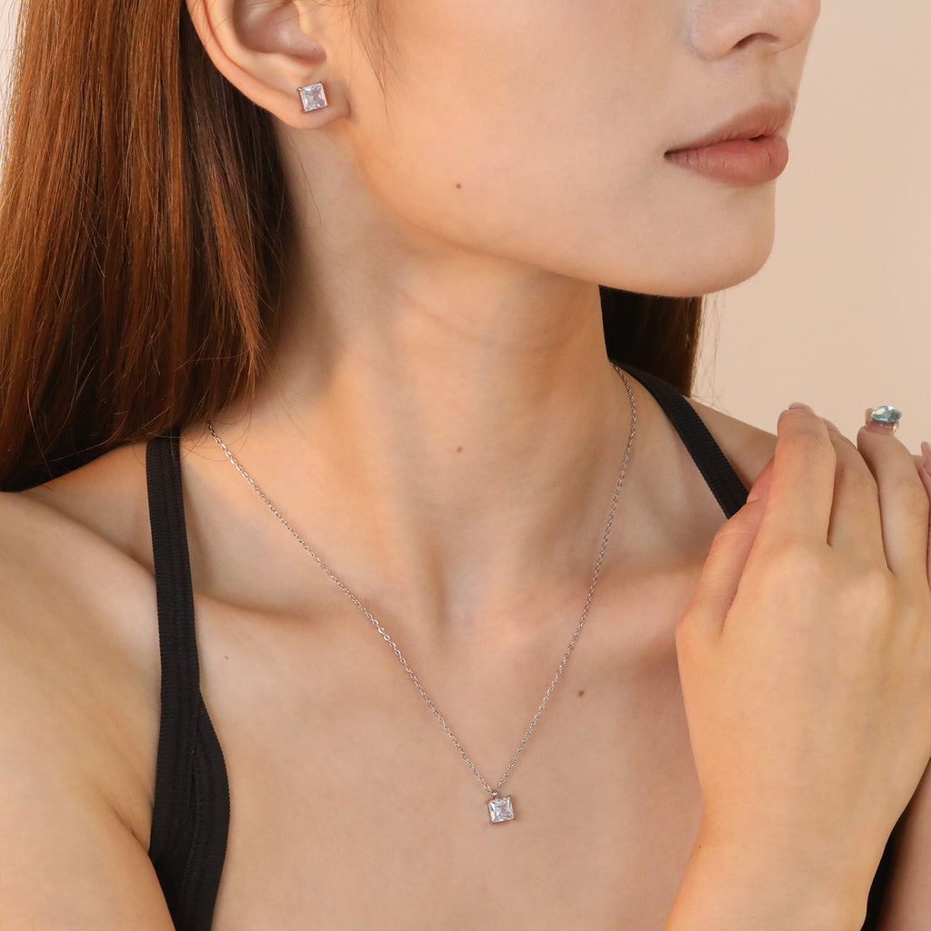 Damen Schmuckset mit funkelndem Zirkonia-Anhänger und passenden Ohrringen Shop Nory