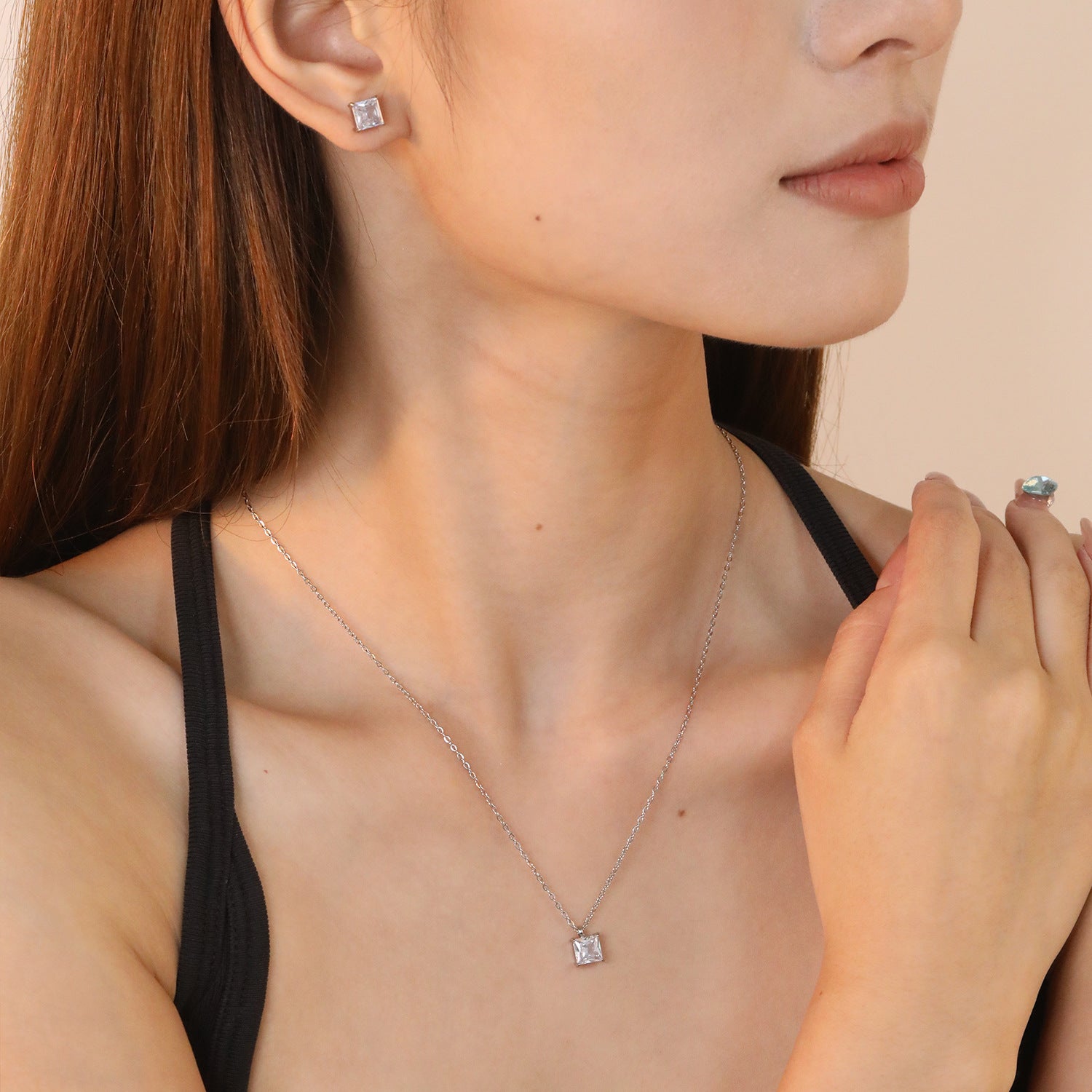 Damen Schmuckset mit funkelndem Zirkonia-Anhänger und passenden Ohrringen Shop Nory