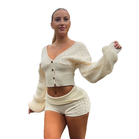 Damen nan taillierter Strickcardigan mit V-Ausschnitt, Zopfmusterärmeln und dekorativen Holzknöpfen Shop Nory