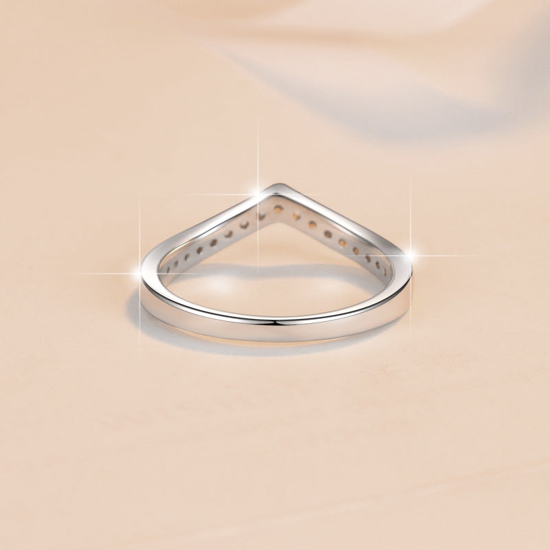 Damen einzigartiger V-förmiger Zirkonia-Ring Shop Nory