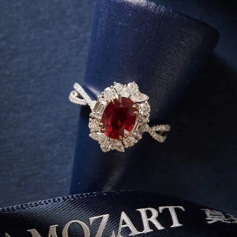 Damenring mit prachtvollem ovalen Diamanten und funkelndem Zirkonia-Besatz Shop Nory
