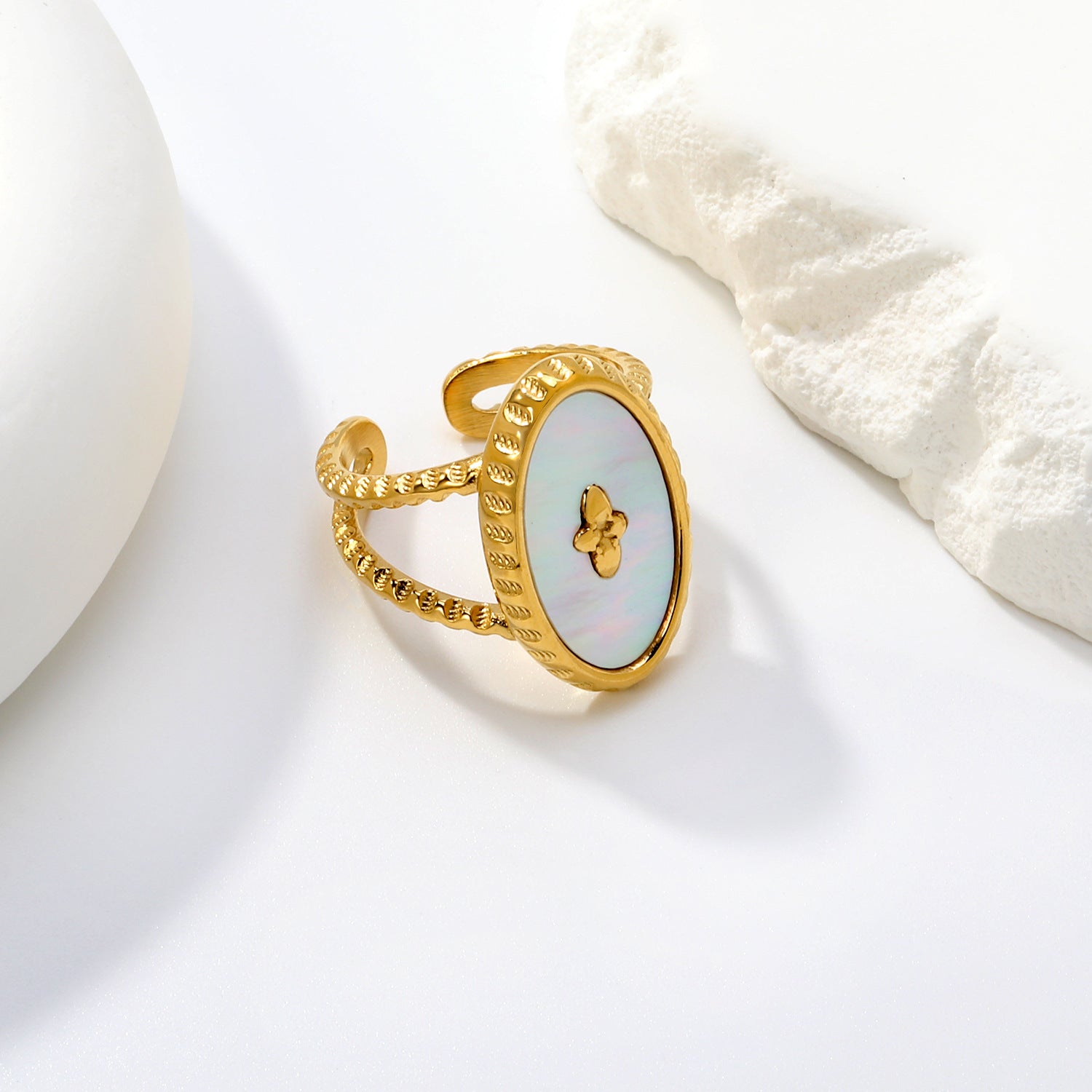 Damen Offener Ring mit kunstvollem Blütenmotiv und elegantem Perlenschmuck Shop Nory