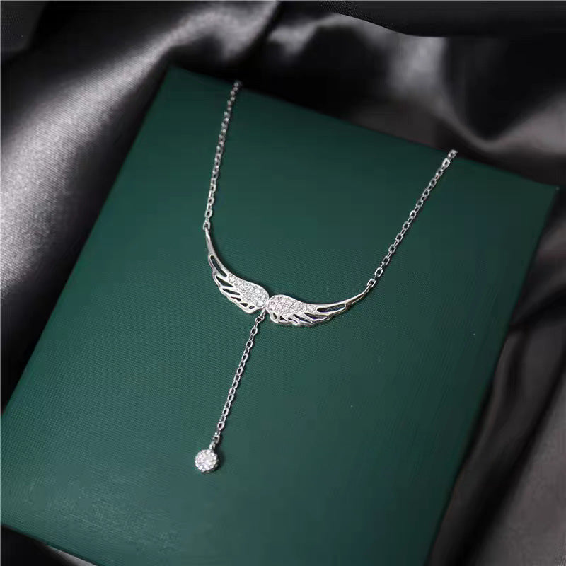 Damen Halskette mit Engelsflügel-Design und funkelnden Zirkonia Shop Nory