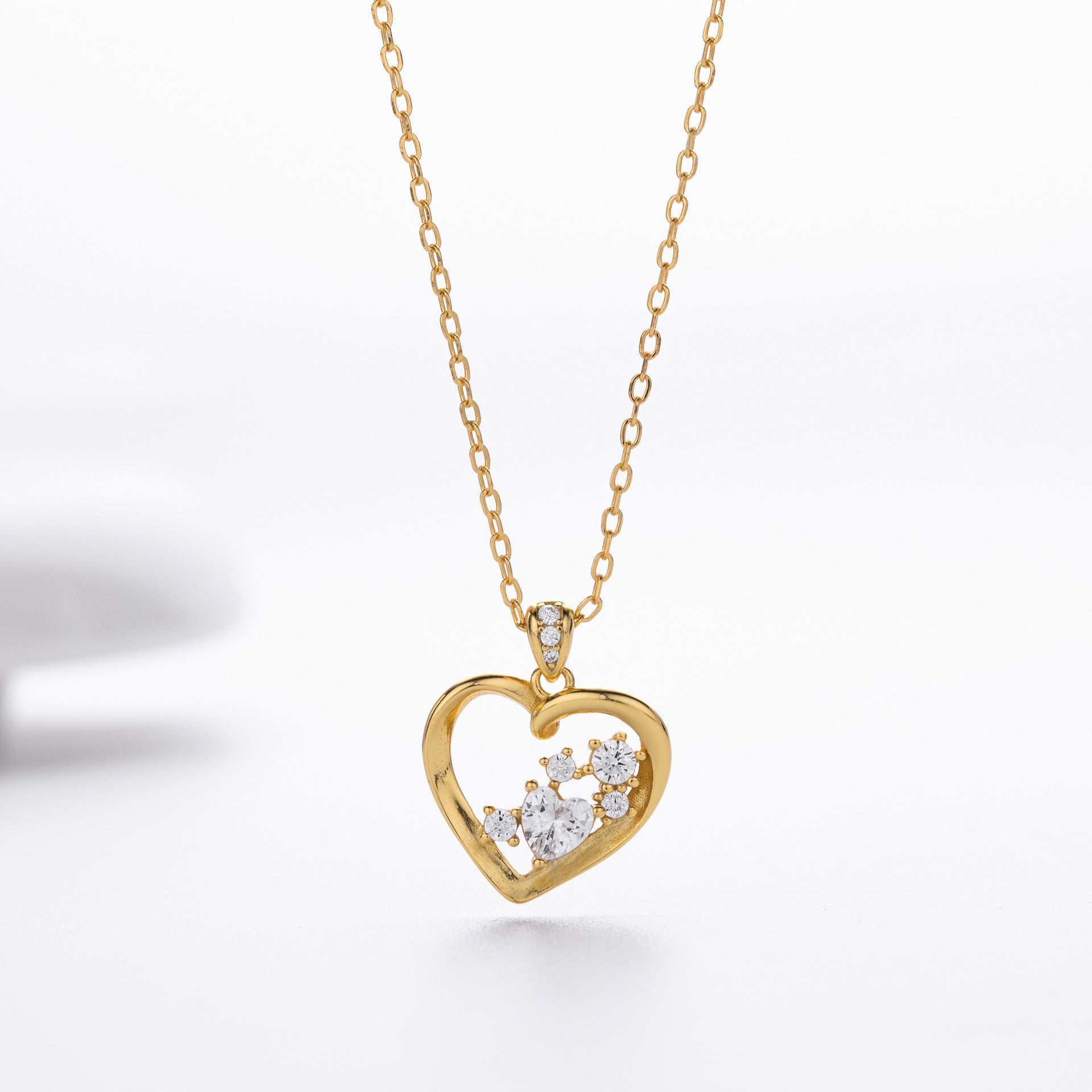 Damen Halskette mit herzförmigem Anhänger aus 925 Sterling Silber und funkelnden Zirkonia Shop Nory
