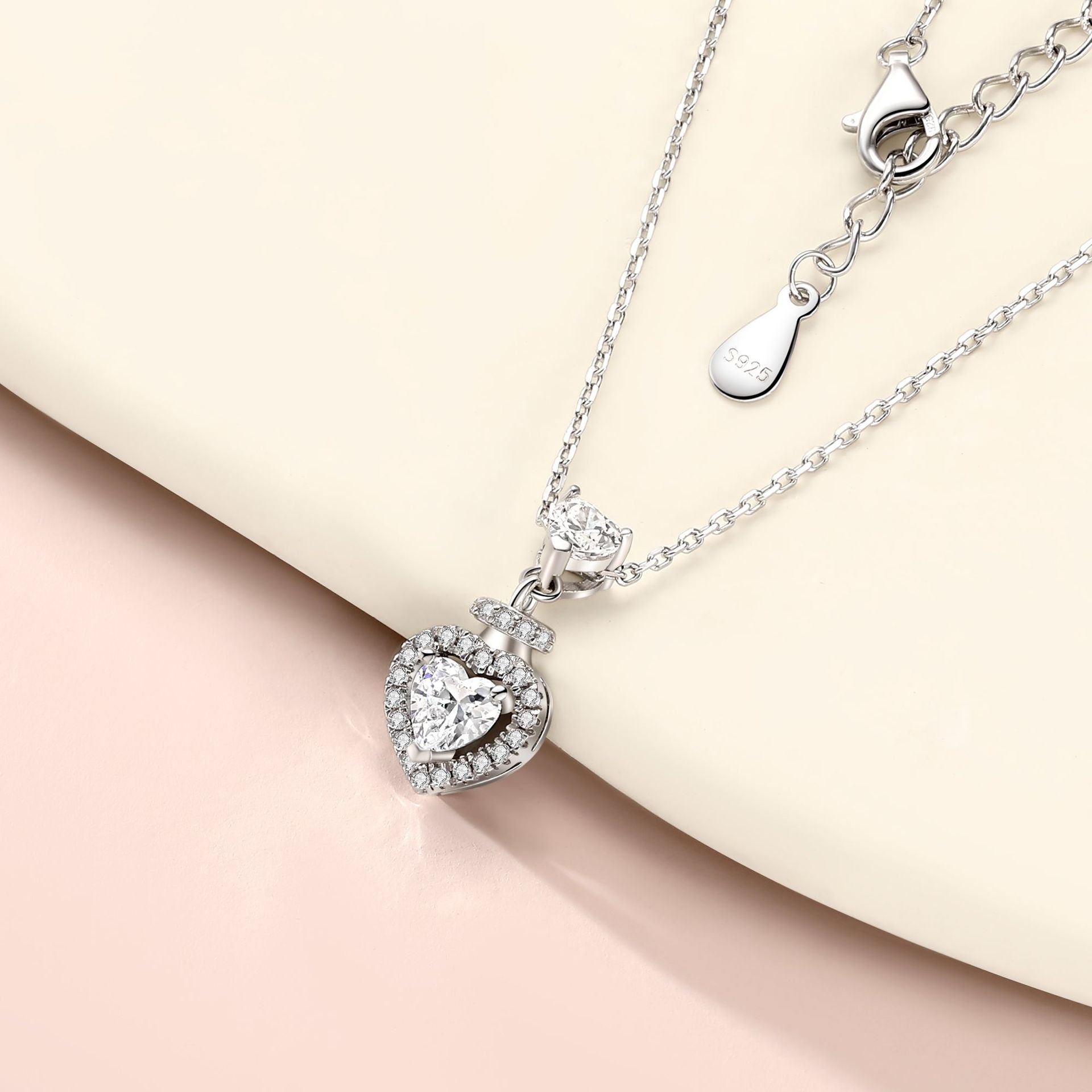Damen herzförmiger Anhänger mit Zirkonia und eleganter Kettenstruktur Shop Nory