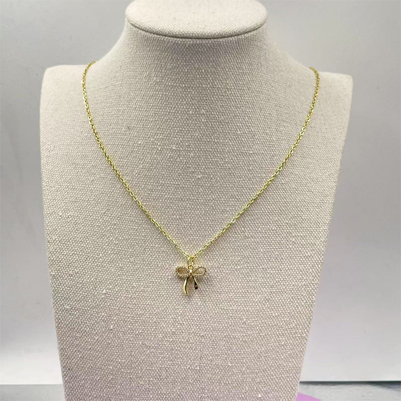 Damen Halskette mit elegantem Schleifenanhänger und feinem Kettendesign Shop Nory