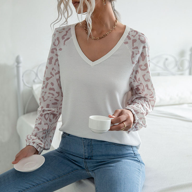 Damen Feinstrick-V‑Neck-Shirt mit Waffelstruktur und Chiffon-Leopardenärmeln Shop Nory