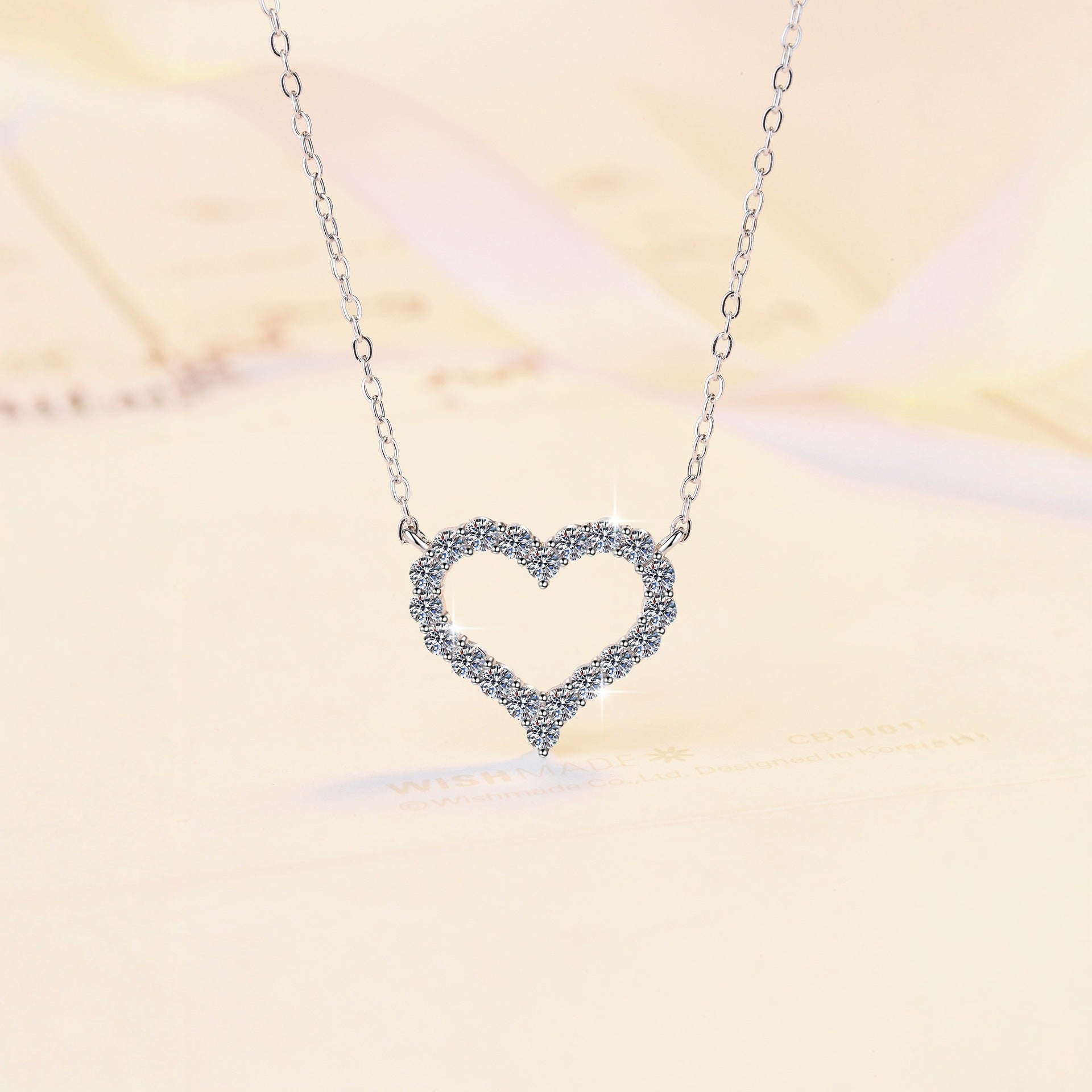 Damen Halskette mit herzförmigem Anhänger aus funkelndem Zirkonia Shop Nory