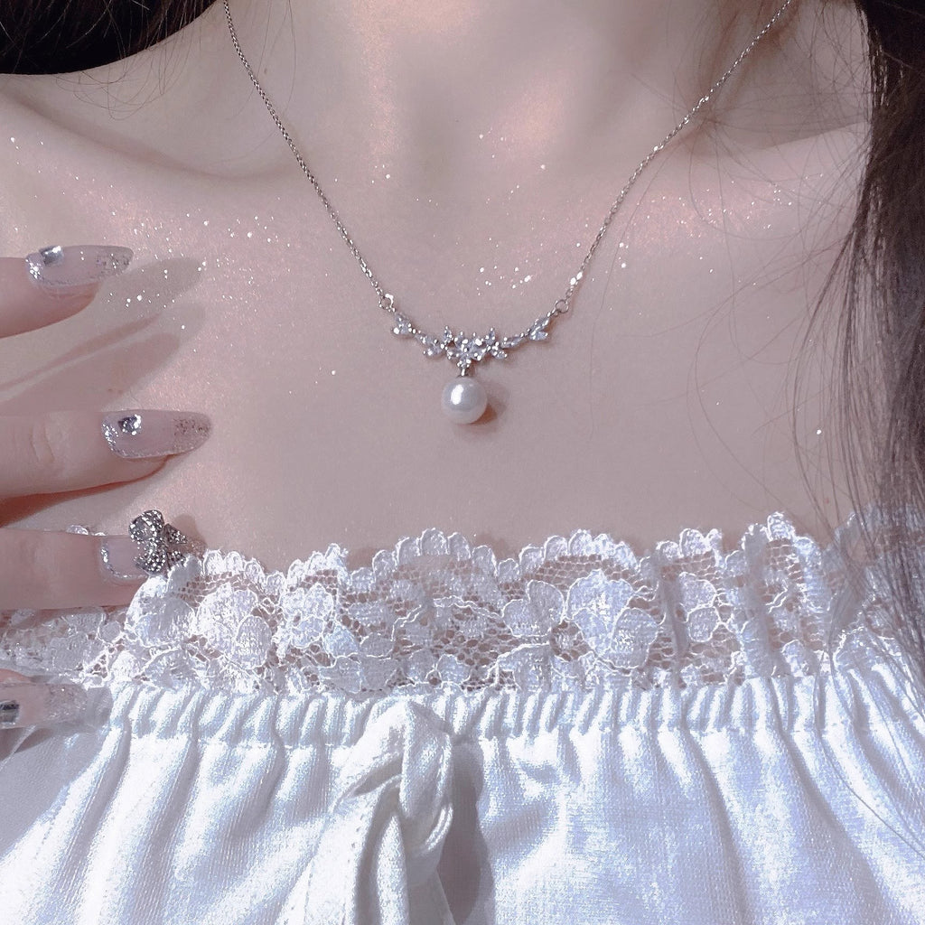 Damen Halskette aus hochwertigem Silber mit elegantem Blüten-Design Shop Nory