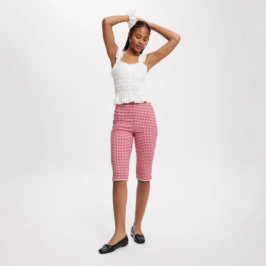 Damen luftiges Rüschentop mit Spitzenakzenten und karierter Hose