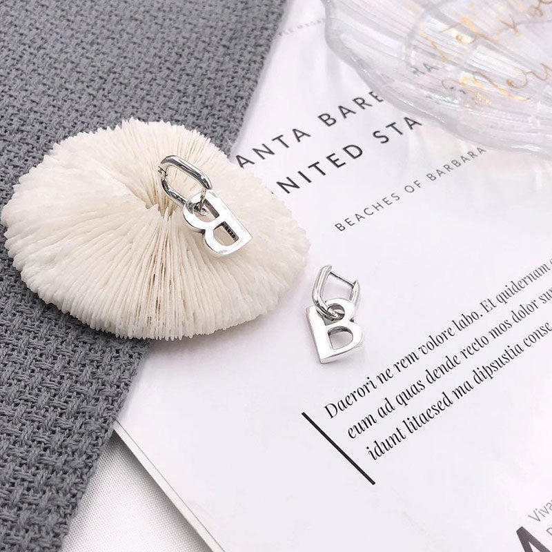 Damen Ohrhängende Buchstaben-Ohrringe Shop Nory