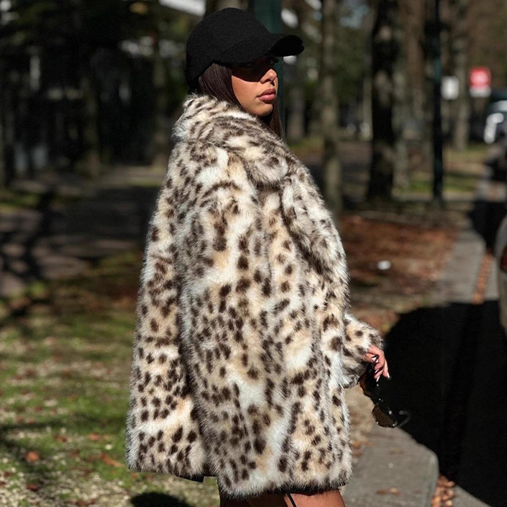 Damen Kurzmantel aus veganem High-Pile Kunstpelz mit Leopard-Print Shop Nory
