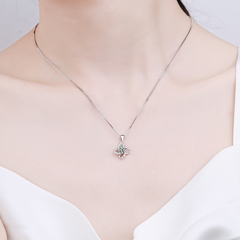 Damen Zarter Kristallanhänger mit elegantem Blüten-Design Shop Nory