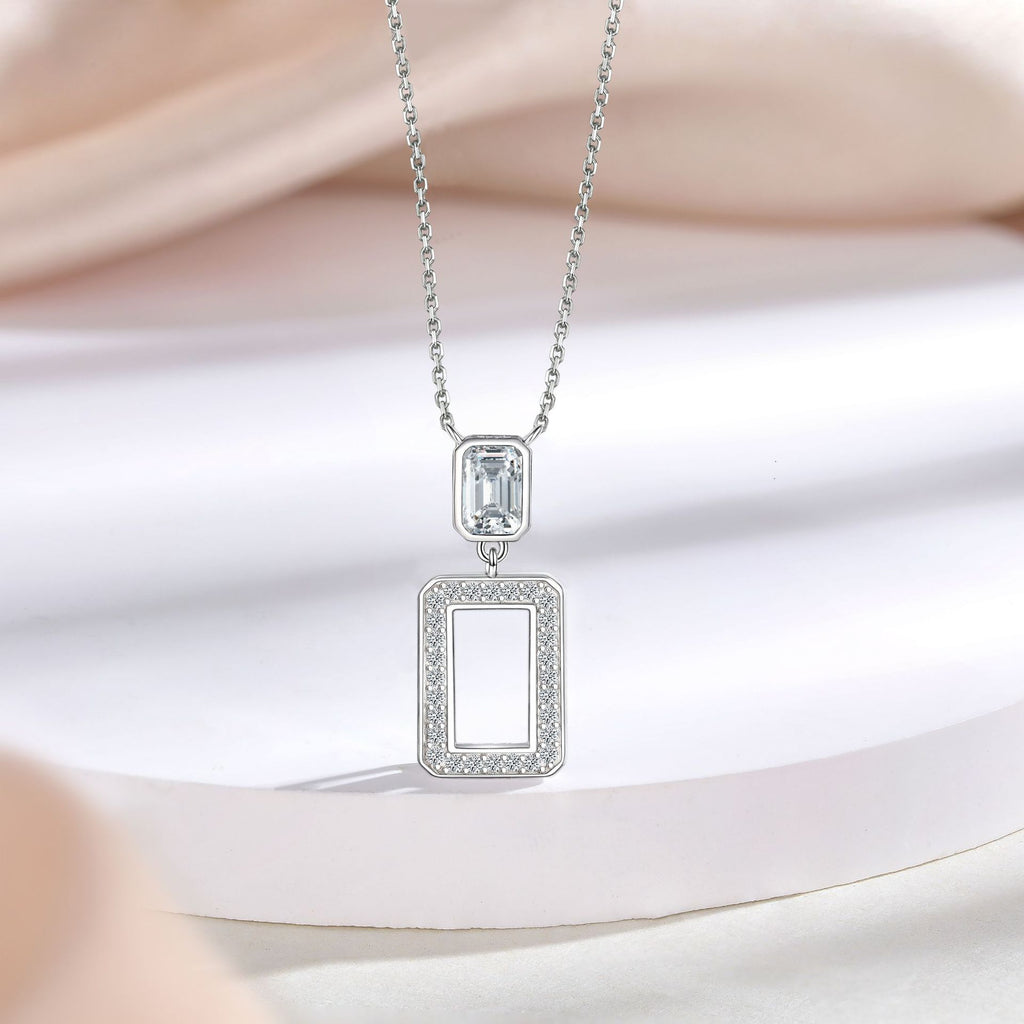 Damen Halskette mit elegantem rechteckigem Anhänger und funkelnden Zirkonia-Elementen Shop Nory