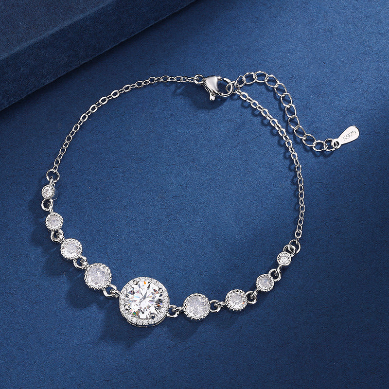 Filigranes Armband mit Funkelnder Kristallblüte