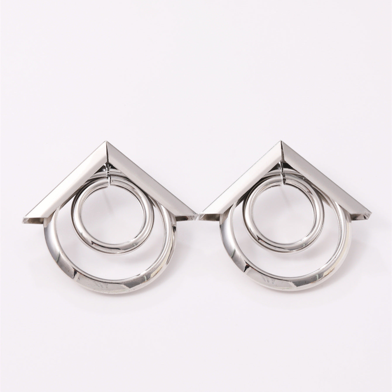 Damen Hängende Ohrringe mit elegantem, geschwungenem Ringdesign Shop Nory
