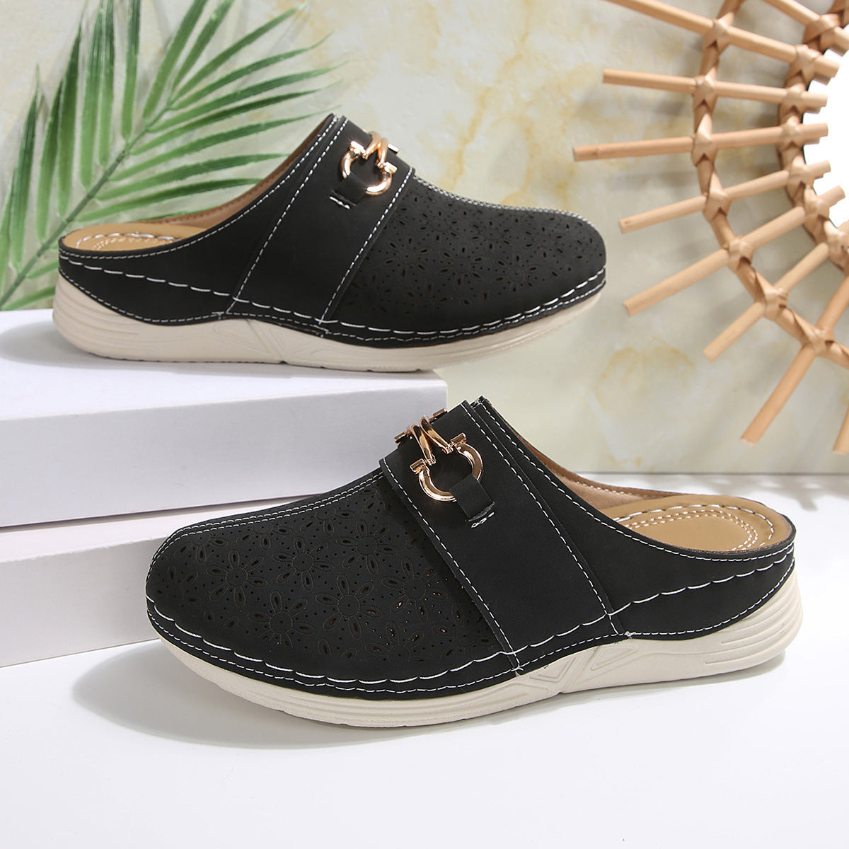 Damen Clogs mit floralem Lochdesign und komfortabler Fußbettgestaltung