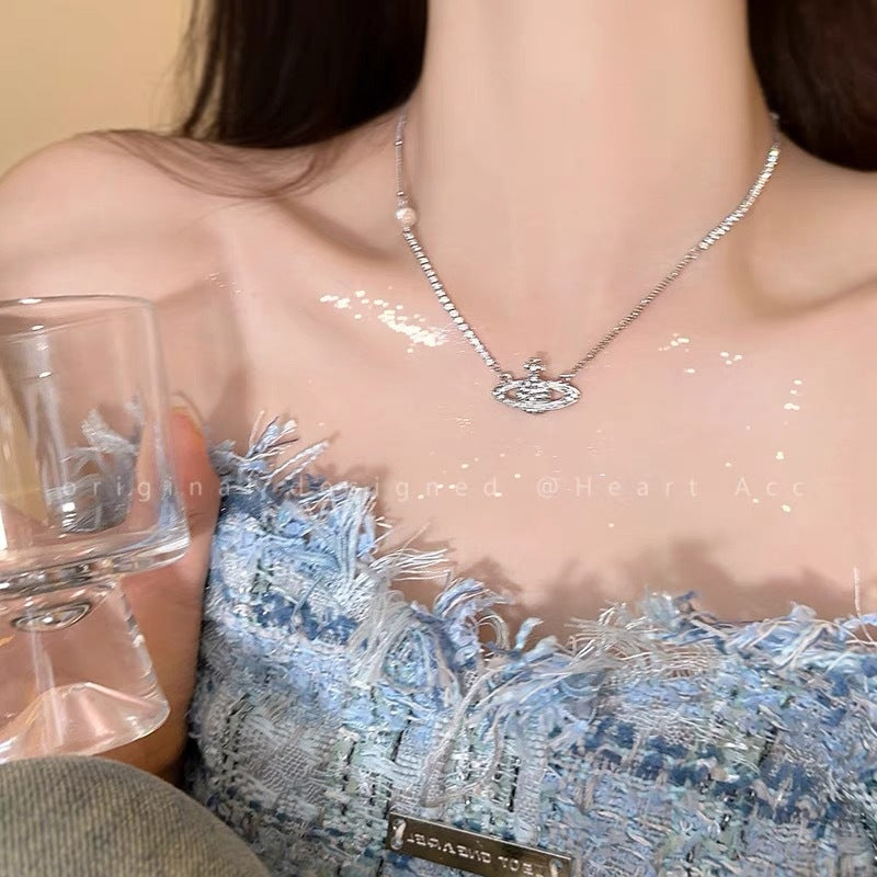 Damen Halskette mit funkelndem Planetenanhänger und zarten Zirkonia Shop Nory