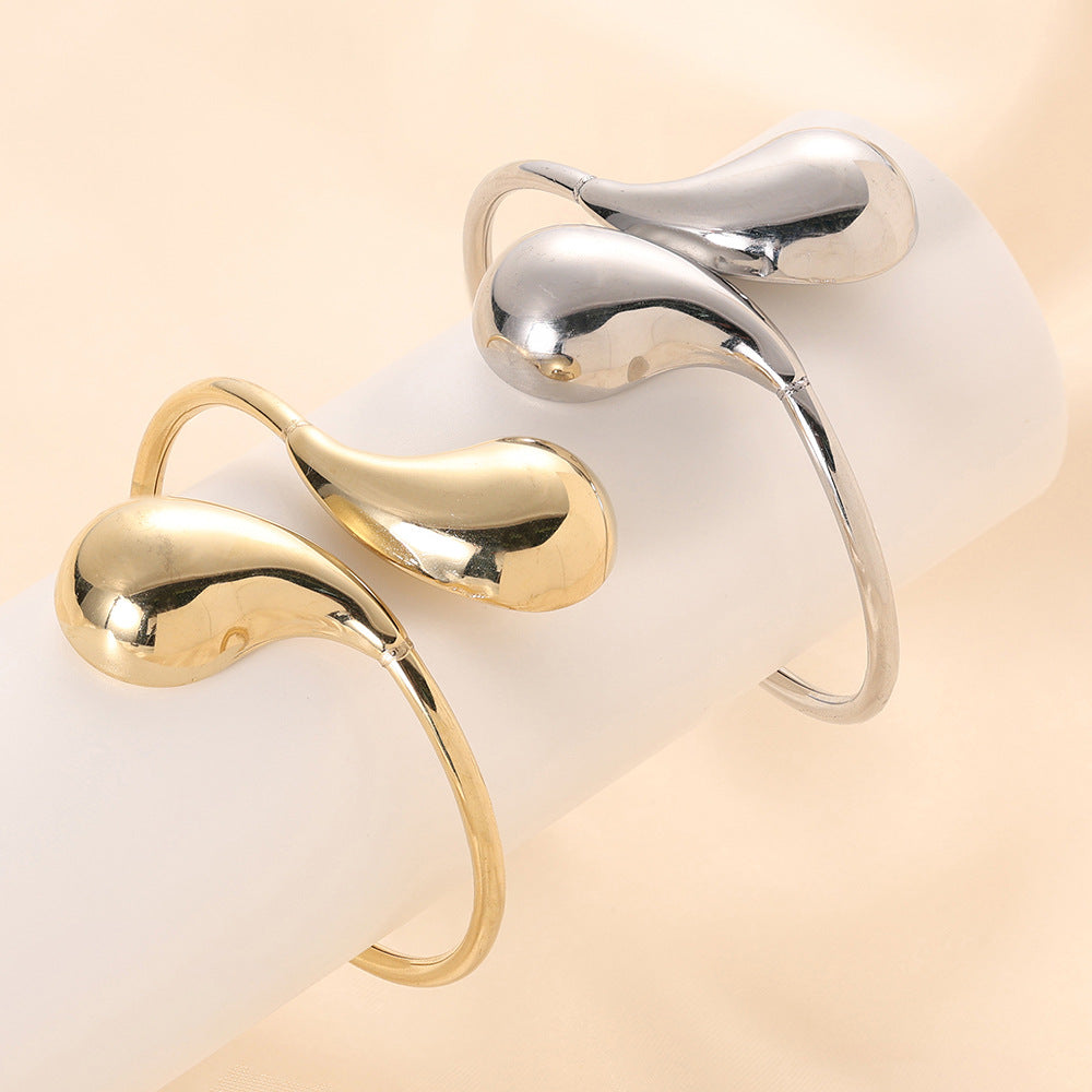 Damen Armreif mit modernem Tropfen-Design und hochwertiger Edelstahloberfläche Shop Nory