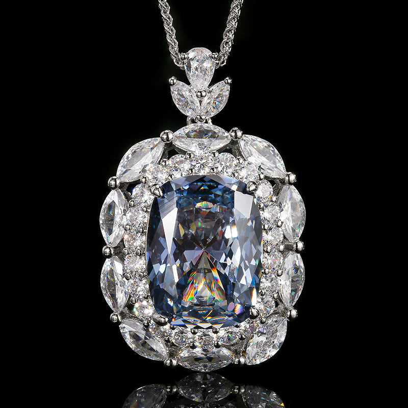 Kissen-Schliff Zentrastein Halo Anhänger Necklace mit Marquise- und Rundschliff CZ Akzenten in rhodiniertem Sterlingsilber