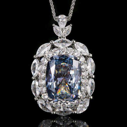 Kissen-Schliff Zentrastein Halo Anhänger Necklace mit Marquise- und Rundschliff CZ Akzenten in rhodiniertem Sterlingsilber