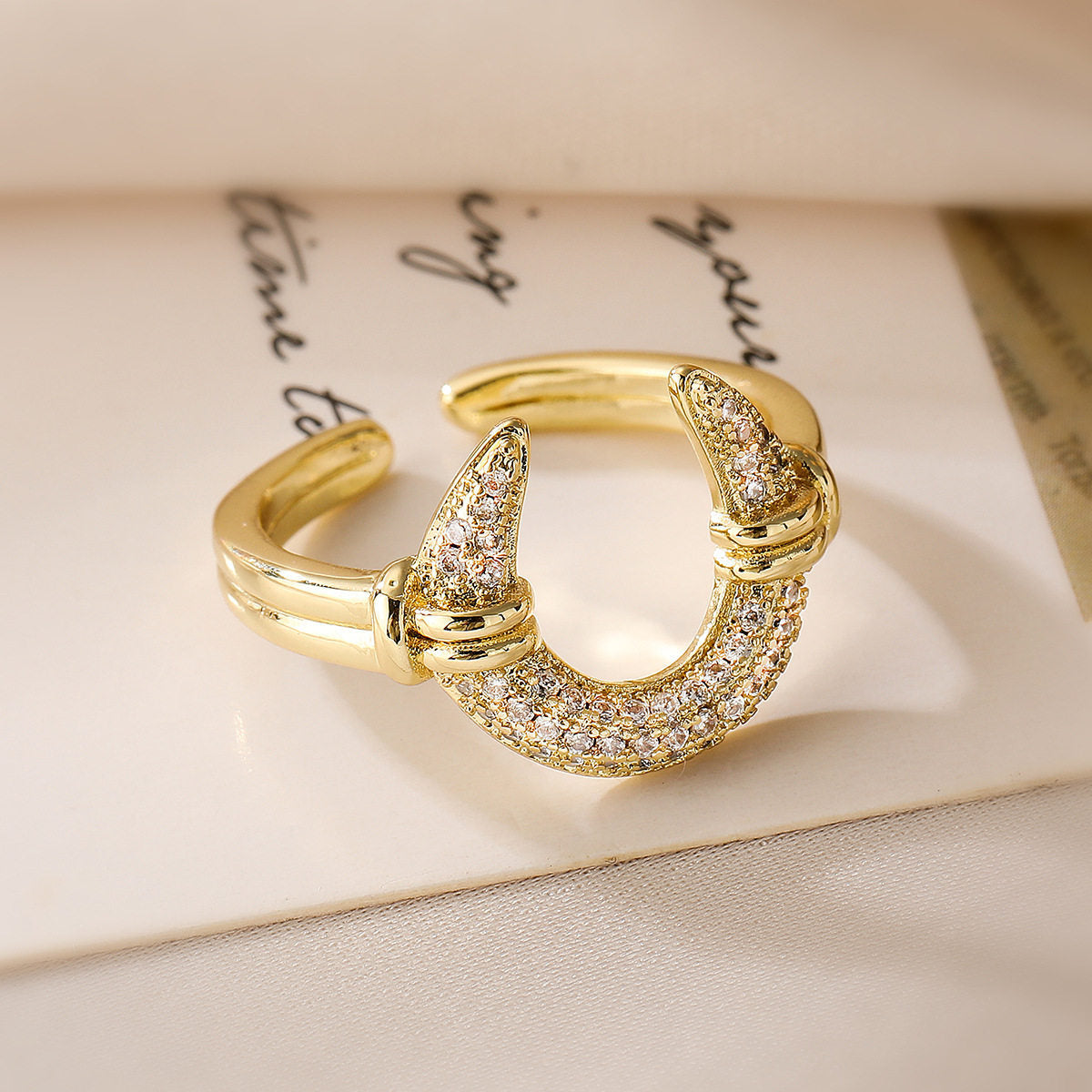 Damen eleganter Ring mit funkelnden Kristallen Shop Nory