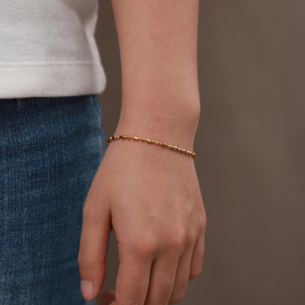 Damen Armband mit elegantem Muster und hypoallergener Verarbeitung Shop Nory
