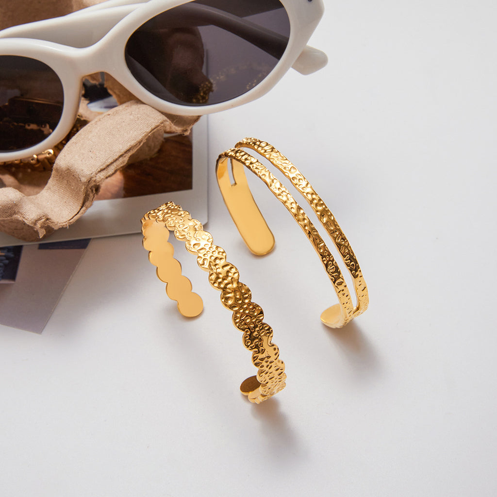 Damen Offenes Armband mit kunstvollem Strukturdesign aus hochwertigem Edelstahl Shop Nory