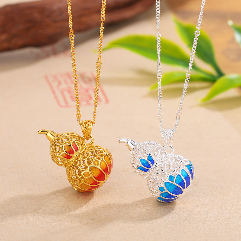 Damen Halskette mit filigranem Anhänger im Lotusdesign und bunten Emaille-Elementen Shop Nory