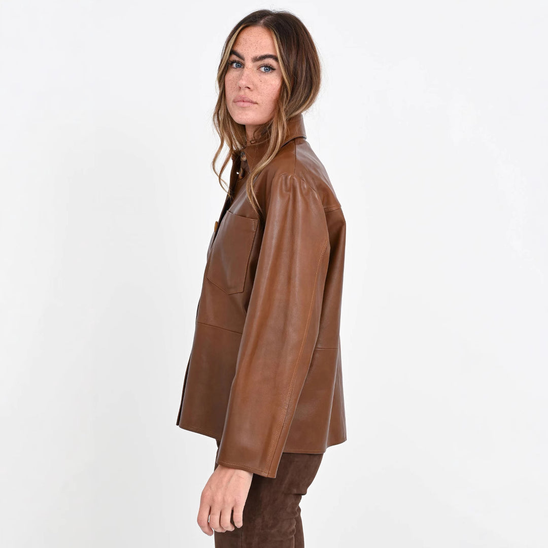 Damen Overshirt-Jacke in Lederoptik mit aufgesetzter Brusttasche und verdeckter Knopfleiste Shop Nory