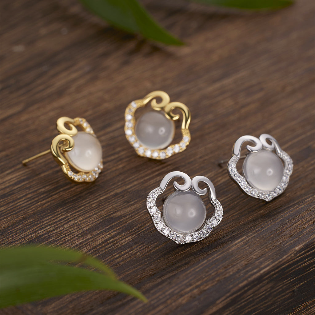 Damen Ohrstecker mit filigranem Design und funkelnden Zirkonia Shop Nory