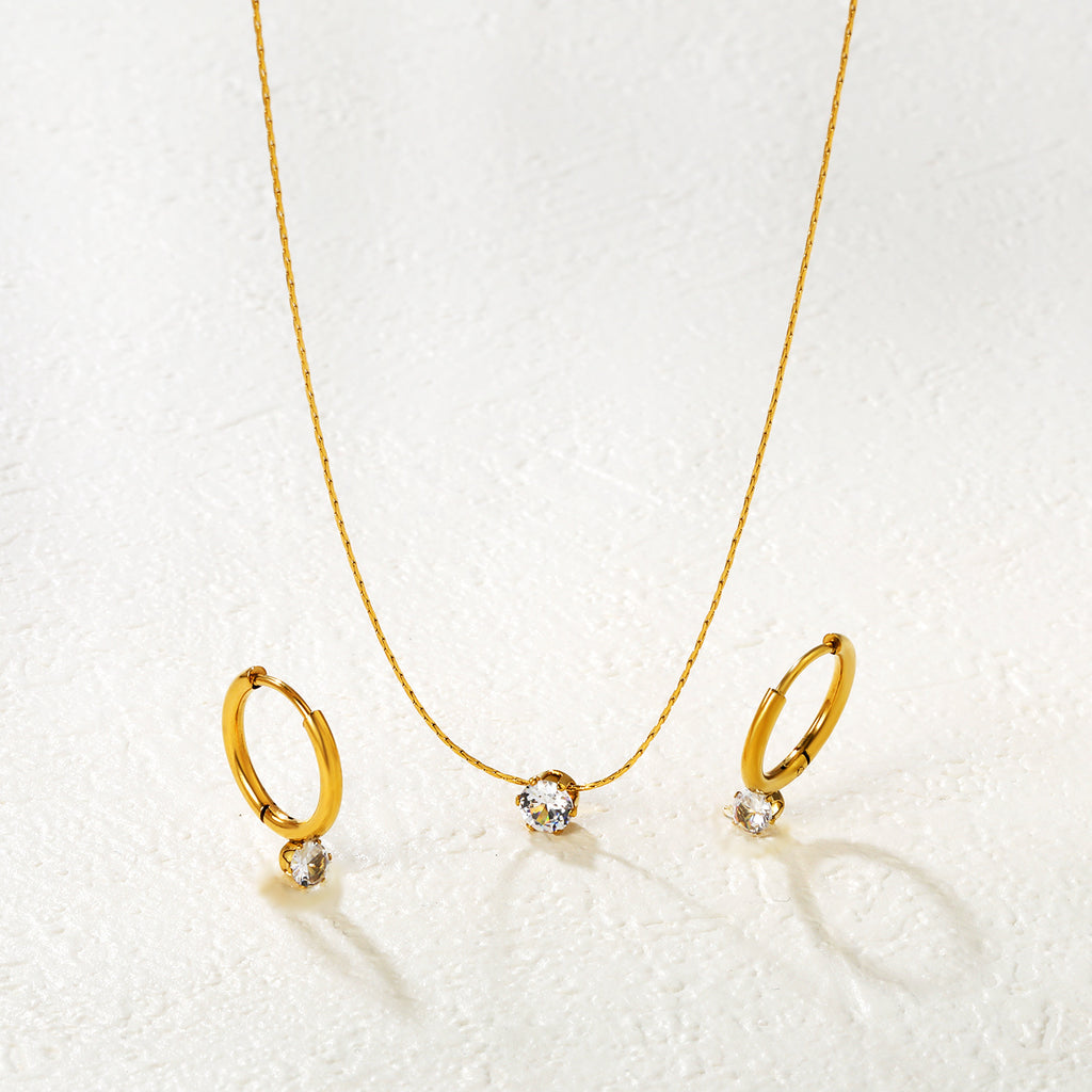Damen Schmuckset aus eleganten Halskette und funkelnden Ohrsteckern Shop Nory