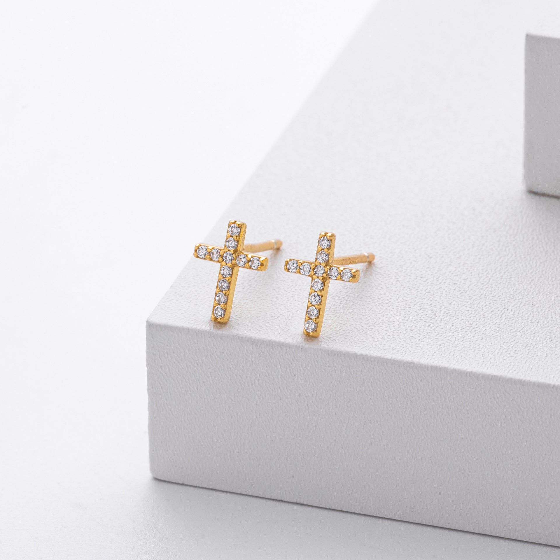 Damen Ohrringe mit elegantem Kreuzdesign aus hochwertigem 925 Sterlingsilber und funkelnden Zirkonen Shop Nory