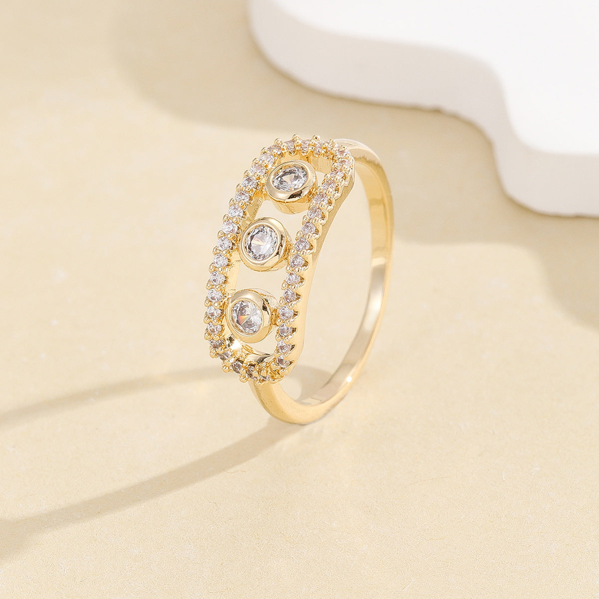 Damen schicker Ring mit funkelnden Zirkonia Shop Nory