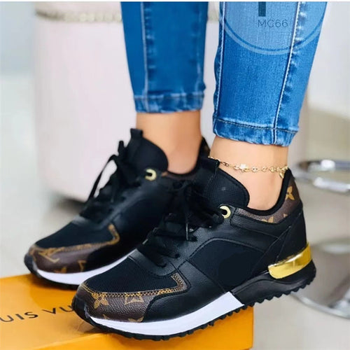 Damen Plateau-Sneakers mit atmungsaktivem Mesh, gepolsterter Innensohle und dekorativem Logomuster-Besatz Shop Nory