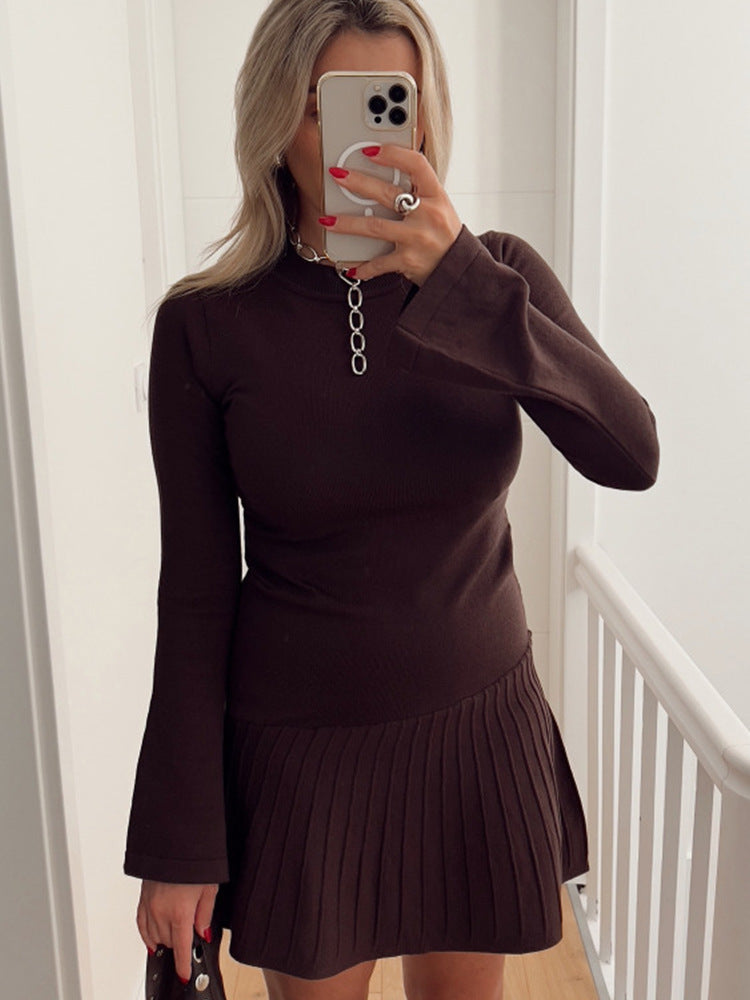 Damen Tailliertes Feinstrick-Minikleid mit Plissée-Rock und ausgestellten Ärmeln Shop Nory