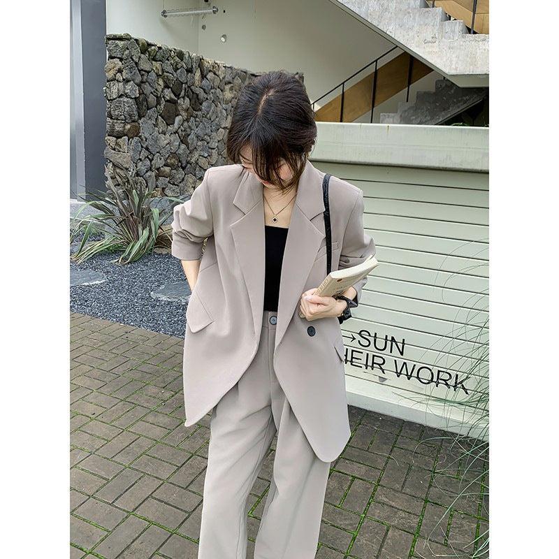 Damen Oversize-Zweiteiler aus fließendem Krepp mit Reversblazer und weiten Bundfaltenhosen Shop Nory