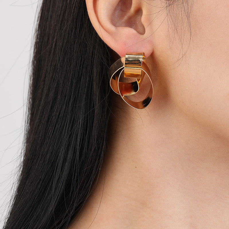 Damen Ohrstecker mit elegantem, geschwungenem Design Shop Nory