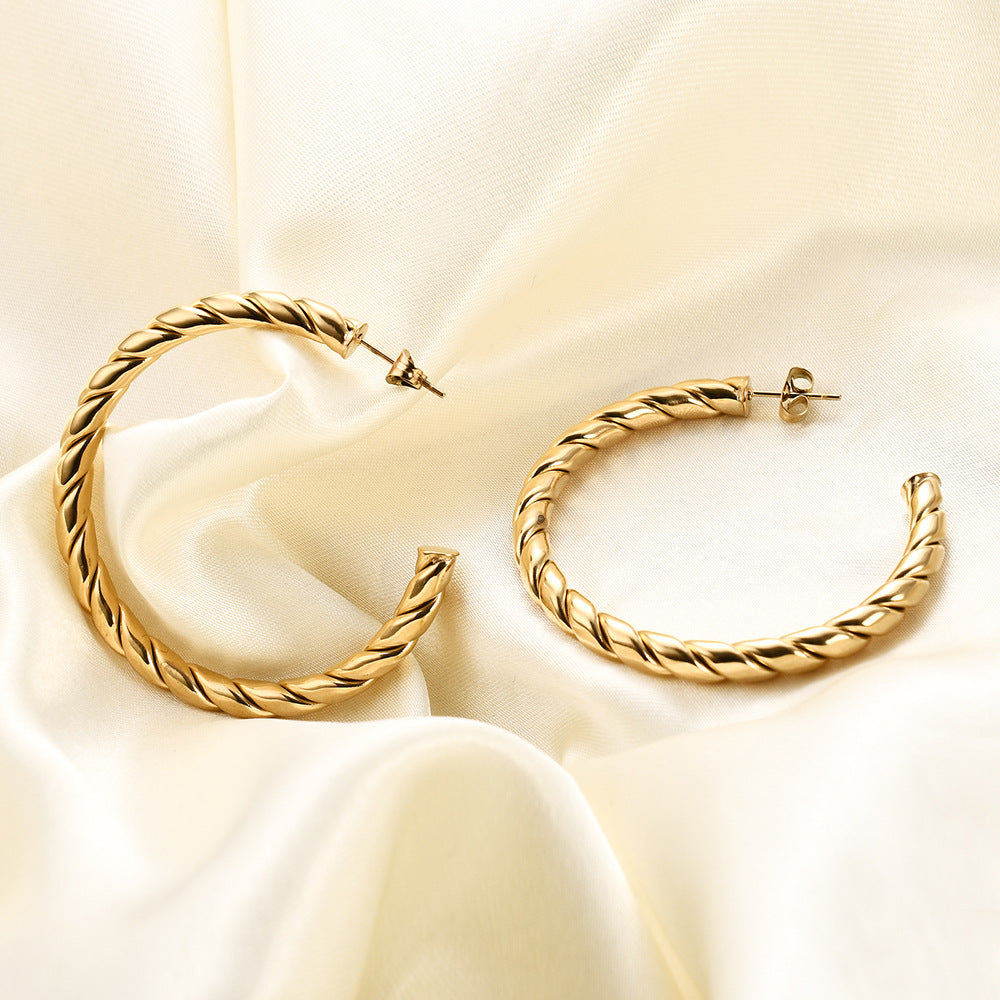 Damen Creolen mit gedrehtem Design und elegantem Finish Shop Nory