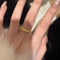 Damen Bandring mit kunstvollem geflochtenem Design und funkelnden Zirkonia Shop Nory