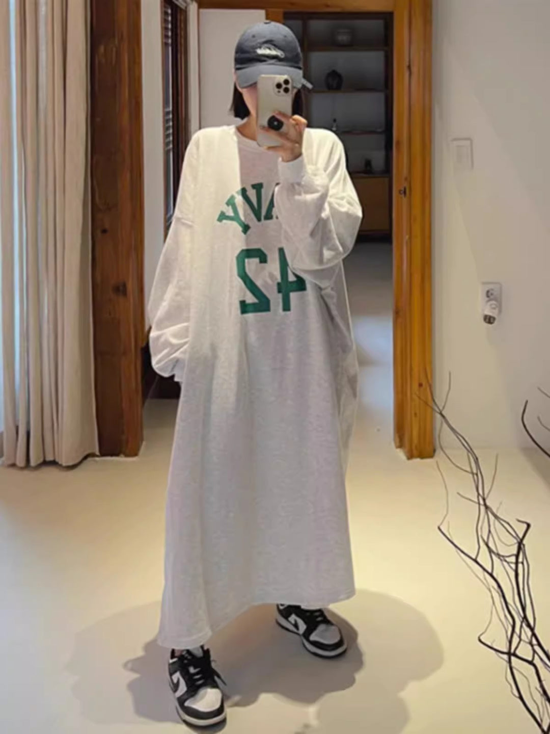 Damen Langes Oversize Hoodie‑Sweatkleid im College‑Look mit Raglanärmeln Shop Nory