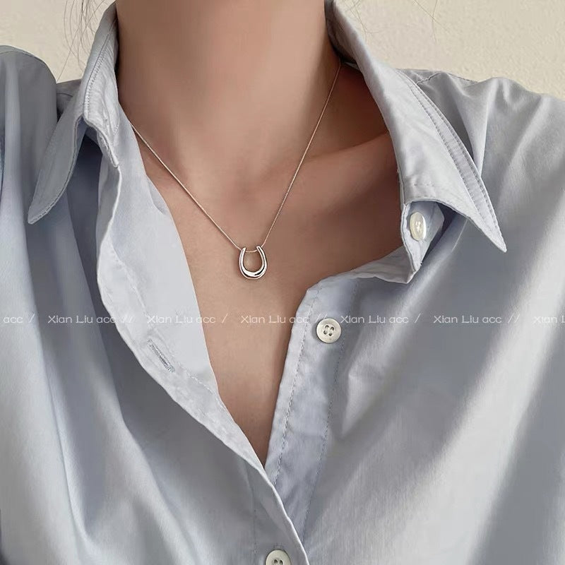 Damen modische Silberkette mit stilvollem Hufeisen-Anhänger Shop Nory